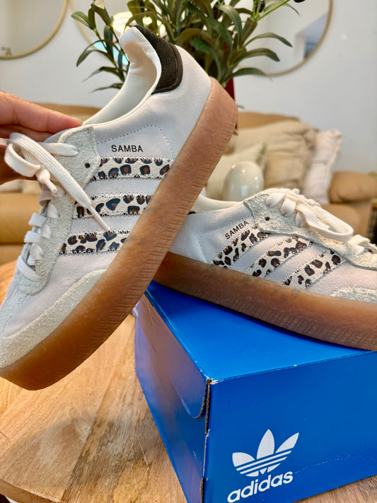 ADIDAS SAMBA OG CON PRINT DE LEOPARDO
