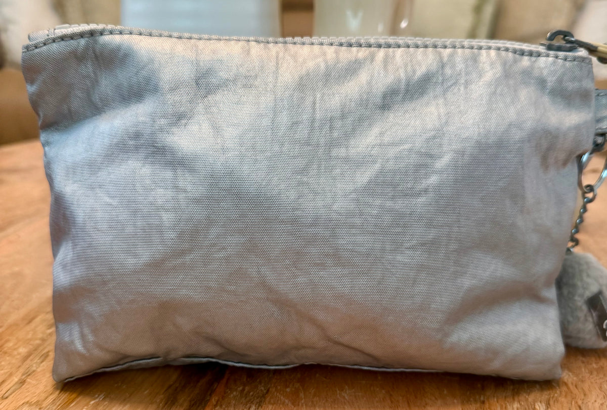 KIPLING FANCY LARGE FLAT POUCH CON CORREA DE MANO