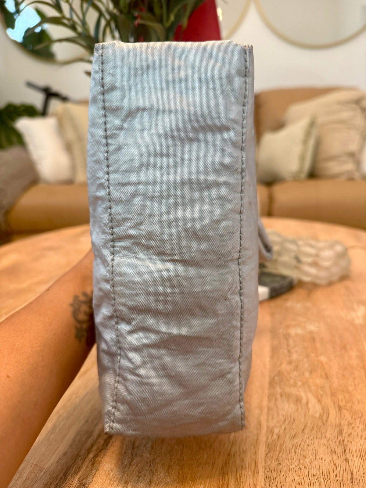 KIPLING FANCY LARGE FLAT POUCH CON CORREA DE MANO