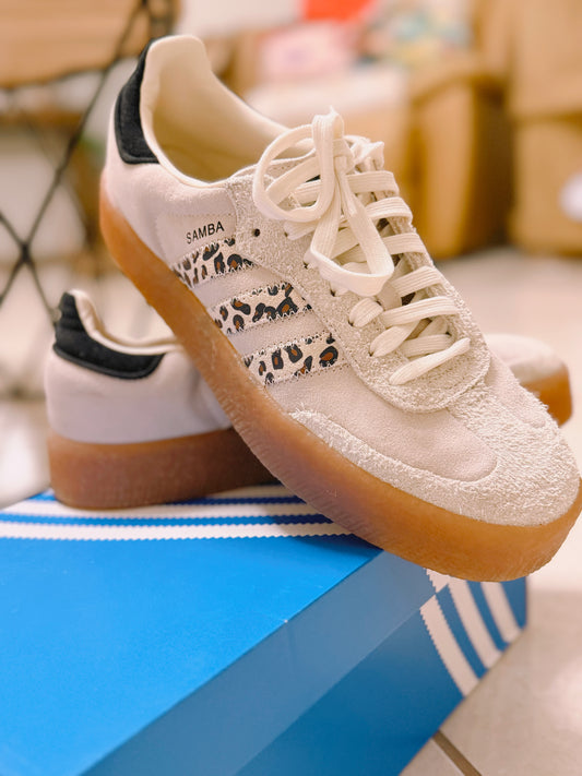 ADIDAS SAMBA OG CON PRINT DE LEOPARDO